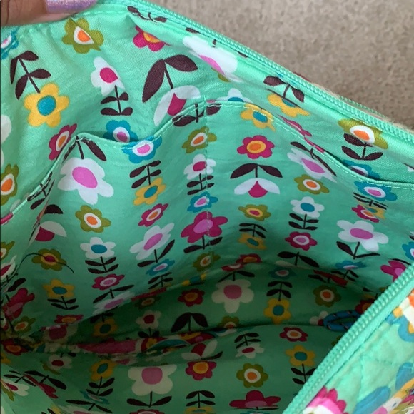 PERFECT CONDITION VERA BRADLEY PURSE - Picture 4 of 6